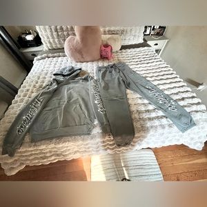 BRAND NEW NEVER WORN! JUST NEVER GOT AROUND TO WEARING IT.